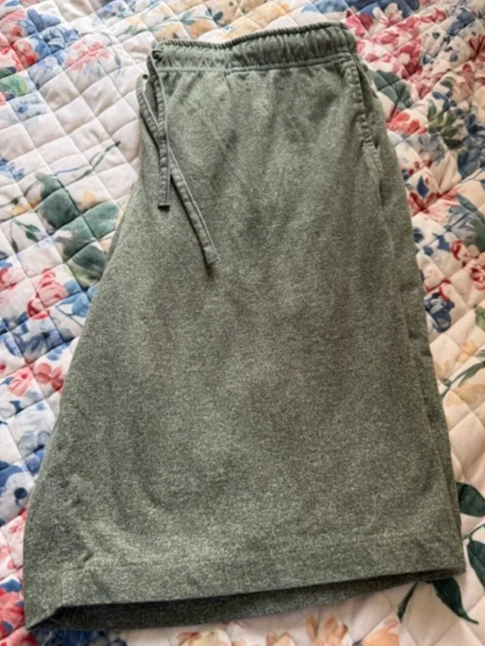 Men's Cotton Blend Lightweight Heather Green Shorts- size large- w/ pockets
